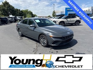 Used 2024 Hyundai Elantra SEL image 1