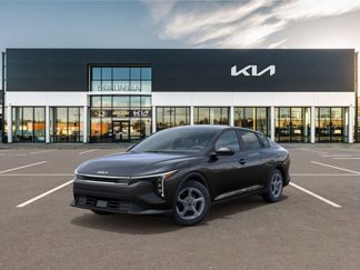 New 2025 Kia K4 LXS image 1