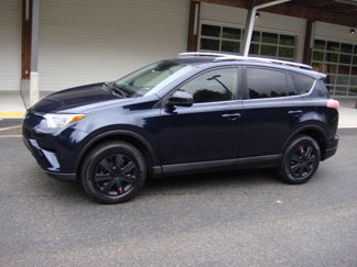 Used 2017 Toyota RAV4 LE image 1