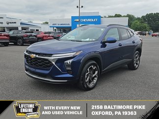 Used 2024 Chevrolet Trax LT w/ Driver Confidence Package image 1