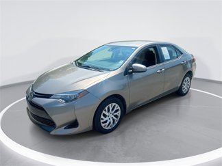 Used 2018 Toyota Corolla LE image 1