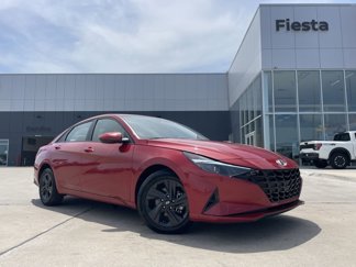Used 2023 Hyundai Elantra SEL image 1