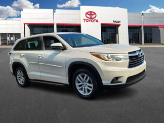 Used 2015 Toyota Highlander LE image 1