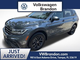 Certified 2022 Volkswagen Tiguan SE image 1