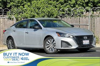 Used 2024 Nissan Altima 2.5 SV image 1