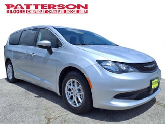 Used 2023 Chrysler Voyager LX image 1