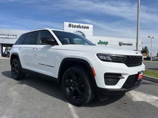 Used 2023 Jeep Grand Cherokee Altitude image 1