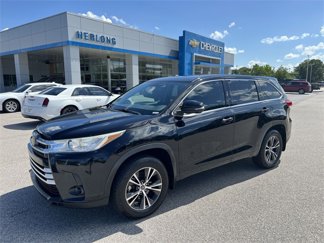 Used 2018 Toyota Highlander LE image 1