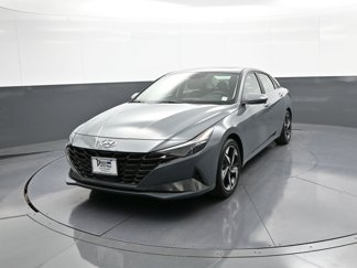 Certified 2022 Hyundai Elantra Limited w/ Preferred Accessory Package image 1