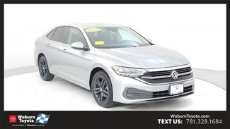 Used 2024 Volkswagen Jetta SE image 1