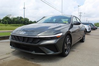 New 2025 Hyundai Elantra SEL image 1