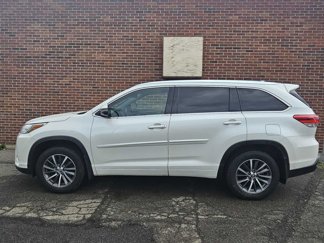 Used 2017 Toyota Highlander XLE image 1