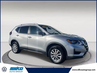 Used 2018 Nissan Rogue SV image 1