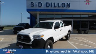 Used 2017 Toyota Tacoma SR image 1