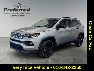 Used 2022 Jeep Compass Latitude w/ Mopar Graphics Package image 1