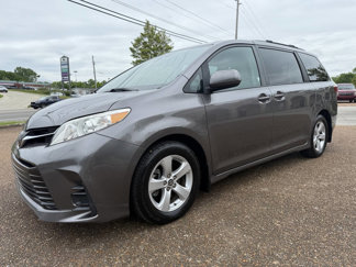 Used 2019 Toyota Sienna LE image 1