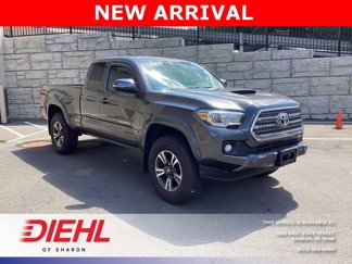 Used 2017 Toyota Tacoma TRD Sport image 1