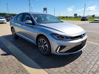 New 2025 Volkswagen Jetta SE image 1