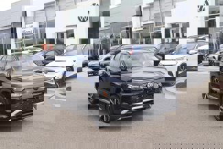 New 2025 Volkswagen Tiguan SE image 1