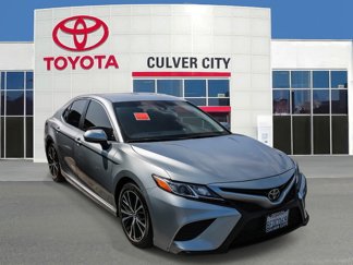 Used 2018 Toyota Camry SE image 1