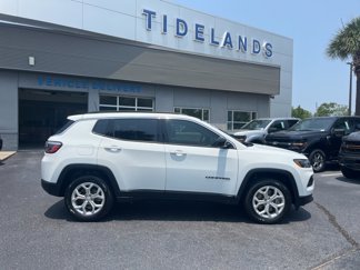 Used 2024 Jeep Compass Latitude image 1