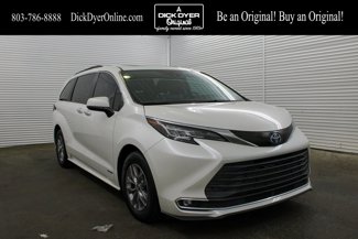 Used 2021 Toyota Sienna XLE image 1