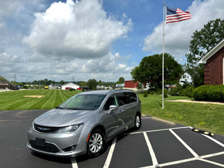 Used 2018 Chrysler Pacifica Touring-L image 1