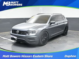 Used 2021 Volkswagen Tiguan SE w/ Panoramic Sunroof Package image 1