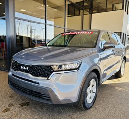Used 2023 Kia Sorento LX image 1