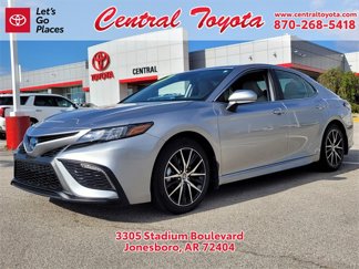 Used 2023 Toyota Camry SE image 1