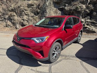 Used 2018 Toyota RAV4 LE image 1
