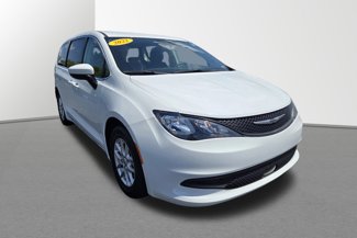 Used 2022 Chrysler Voyager LX image 1