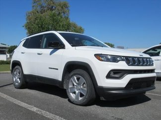 Used 2022 Jeep Compass Latitude image 1
