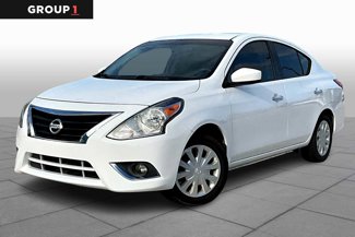 Used 2016 Nissan Versa SV image 1
