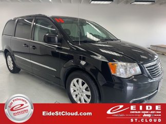 Used 2013 Chrysler Town & Country Touring image 1