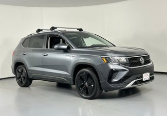 Used 2022 Volkswagen Taos SE image 1