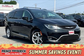 Used 2018 Chrysler Pacifica Touring-L w/ Tire & Wheel Group image 1