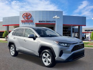 Used 2019 Toyota RAV4 LE image 1