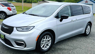 Used 2024 Chrysler Pacifica Touring-L image 1