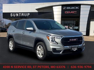 Used 2023 GMC Terrain SLE image 1