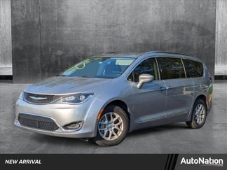 Used 2020 Chrysler Pacifica Touring-L image 1