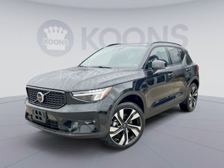 Used 2025 Volvo XC40 B5 Plus image 1
