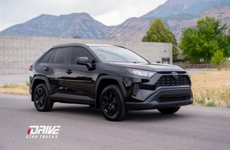 Used 2021 Toyota RAV4 LE image 1