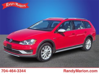 Used 2017 Volkswagen Golf Alltrack S image 1