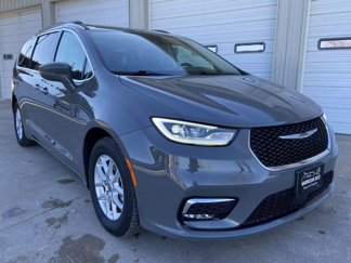 Used 2022 Chrysler Pacifica Touring-L image 1