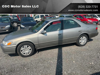 Used 2000 Toyota Camry LE image 1