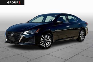 Used 2024 Nissan Altima 2.5 SV image 1