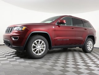 Used 2021 Jeep Grand Cherokee Laredo image 1