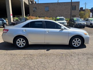 Used 2011 Toyota Camry LE image 1