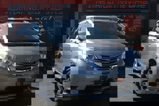 Used 2015 Toyota Sienna LE image 1